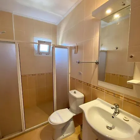 Yalcin & Hotell Öludeniz