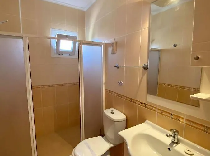 Yalcin & Hotell Öludeniz